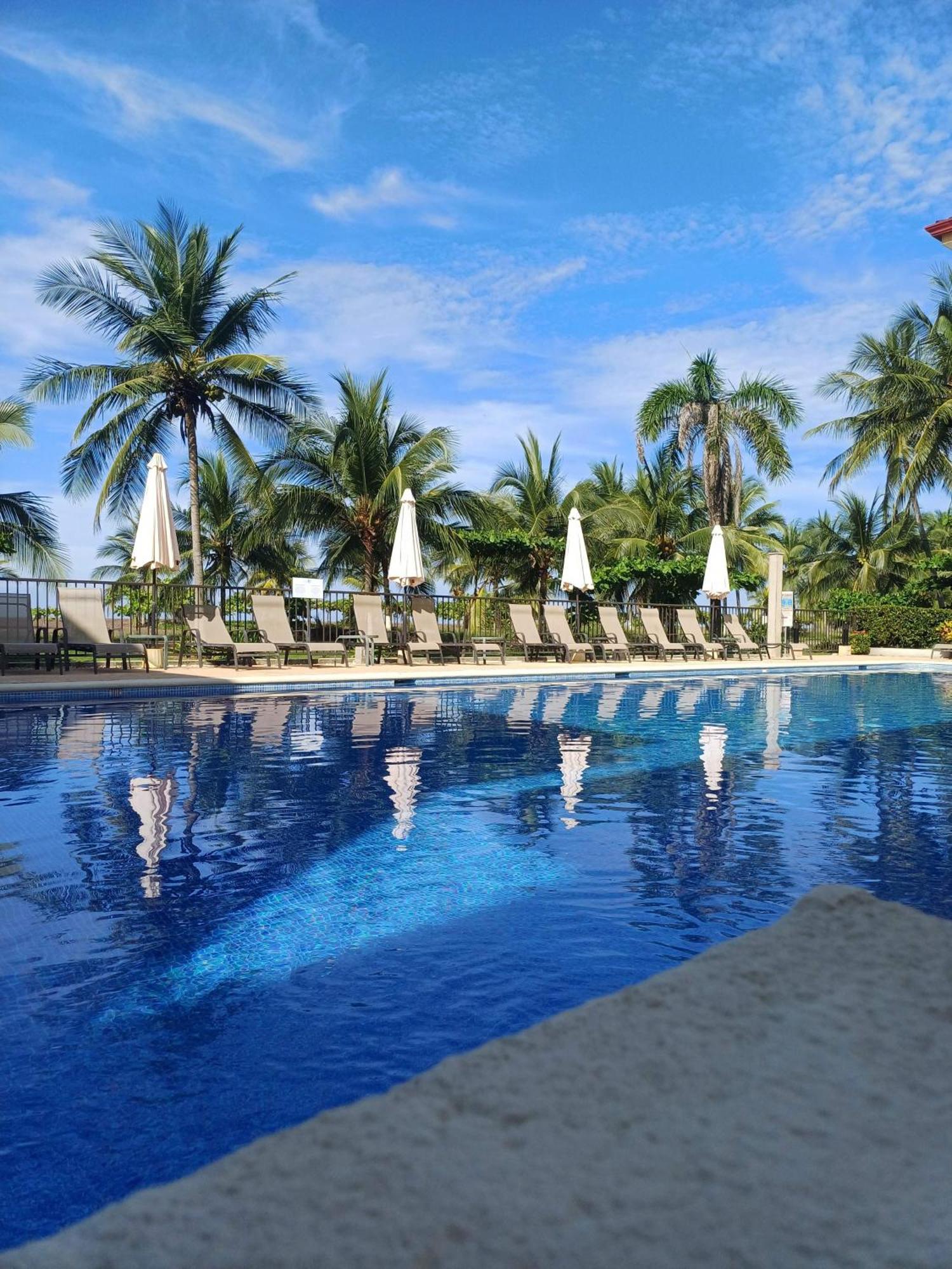 Apartamento De Lujo Las 3 Gotas Jaco, Frente Al Mar Con Vista A La Playa Exterior foto